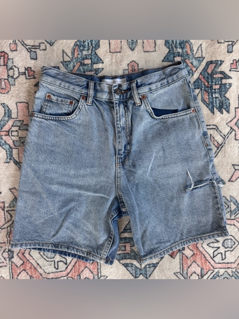Topshop Women’s Light Wash Distressed Denim Shorts - size 6